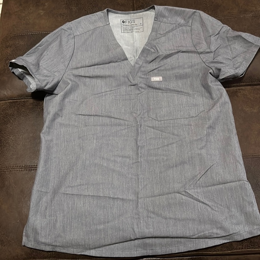 Women’s Figs scrub top
